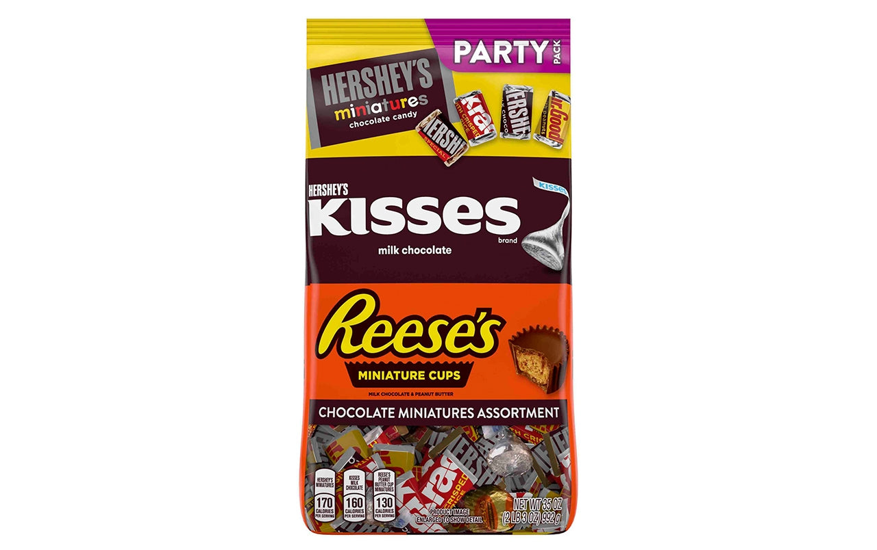 https://candydistributors.com/cdn/shop/products/246-00417-hershey_s-reese_s-kisses-milk-chocolate-candy-assortment-35oz__alt1_1024x1024@2x.jpg?v=1610952527